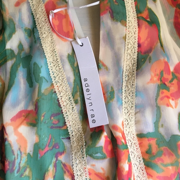 New Adelynrae floral romper.Never worn. - Picture 4 of 4